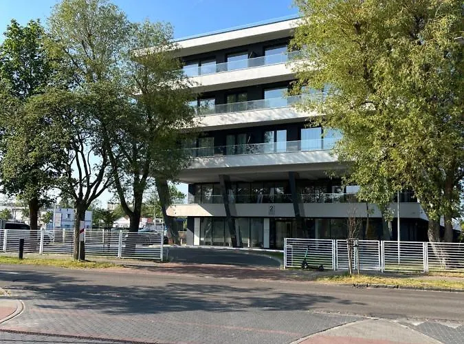 Baltic Marina Z Garazem 科沃布热格